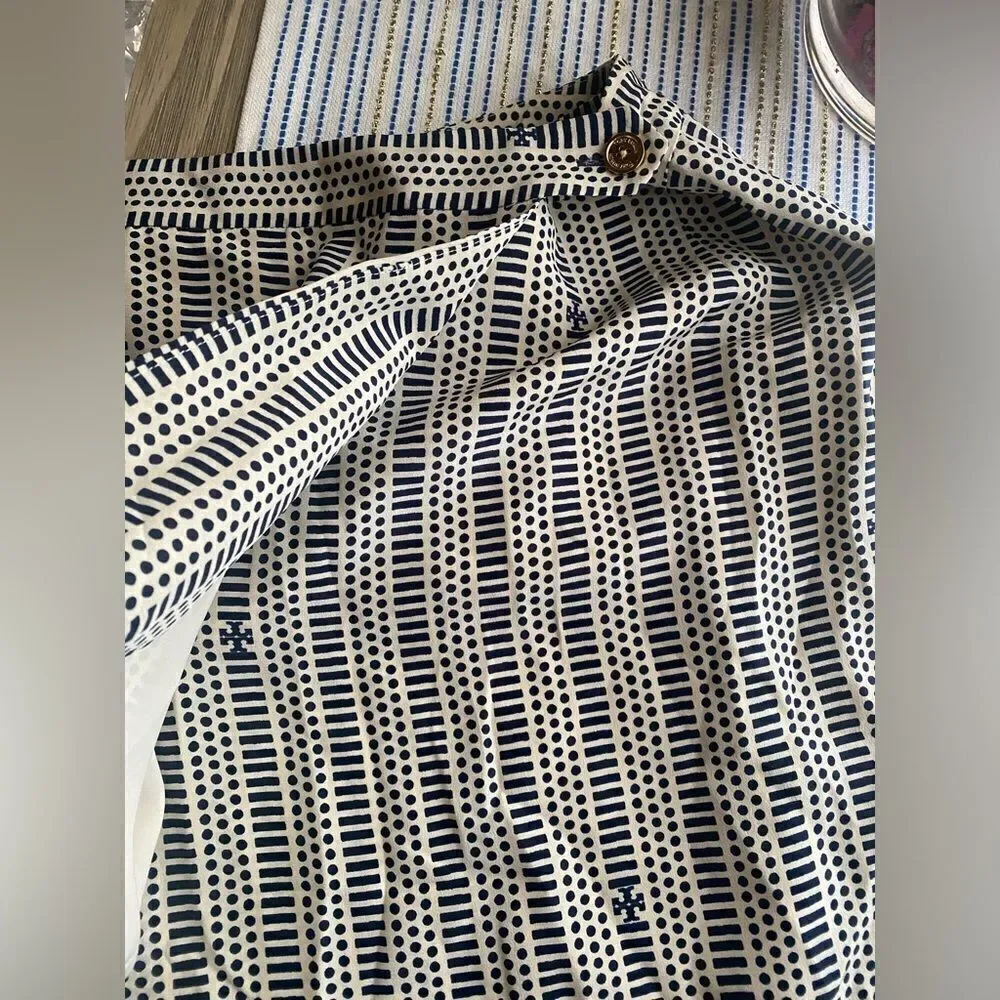 Tory Burch 100% Silk Set Wrap Skirt Sz 4 Top Sleeveless Sz 6 Beige/Navy Blue
